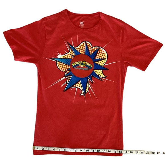 M.A.C. x DC Comics Wonder Woman Collectible T-Shirt Red 3 or M - Picture 6 of 11